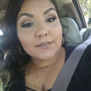 Meet your Posher, Adelina